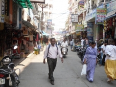 Ретрит Индия 2013 - Многолюдные улицы Путтапарти