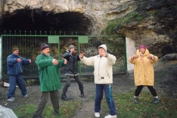 Занятия Цигун у пещеры - грот Чокурча